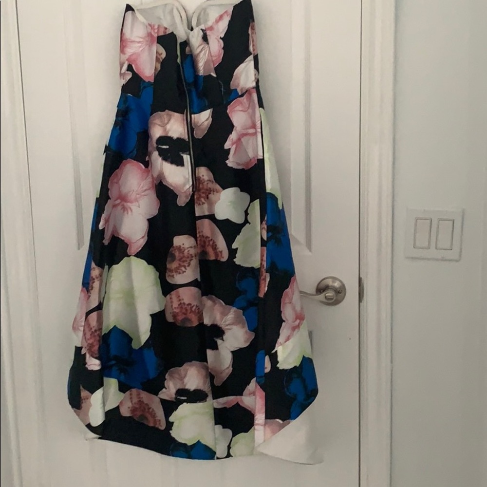 Dress - Picture 2 of 6